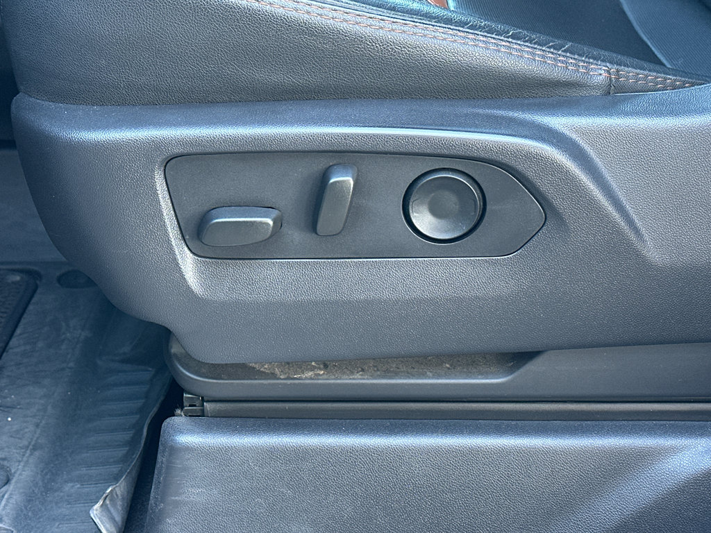 Used 2024 GMC Sierra 2500 AT4 w/ Technology Package image 32