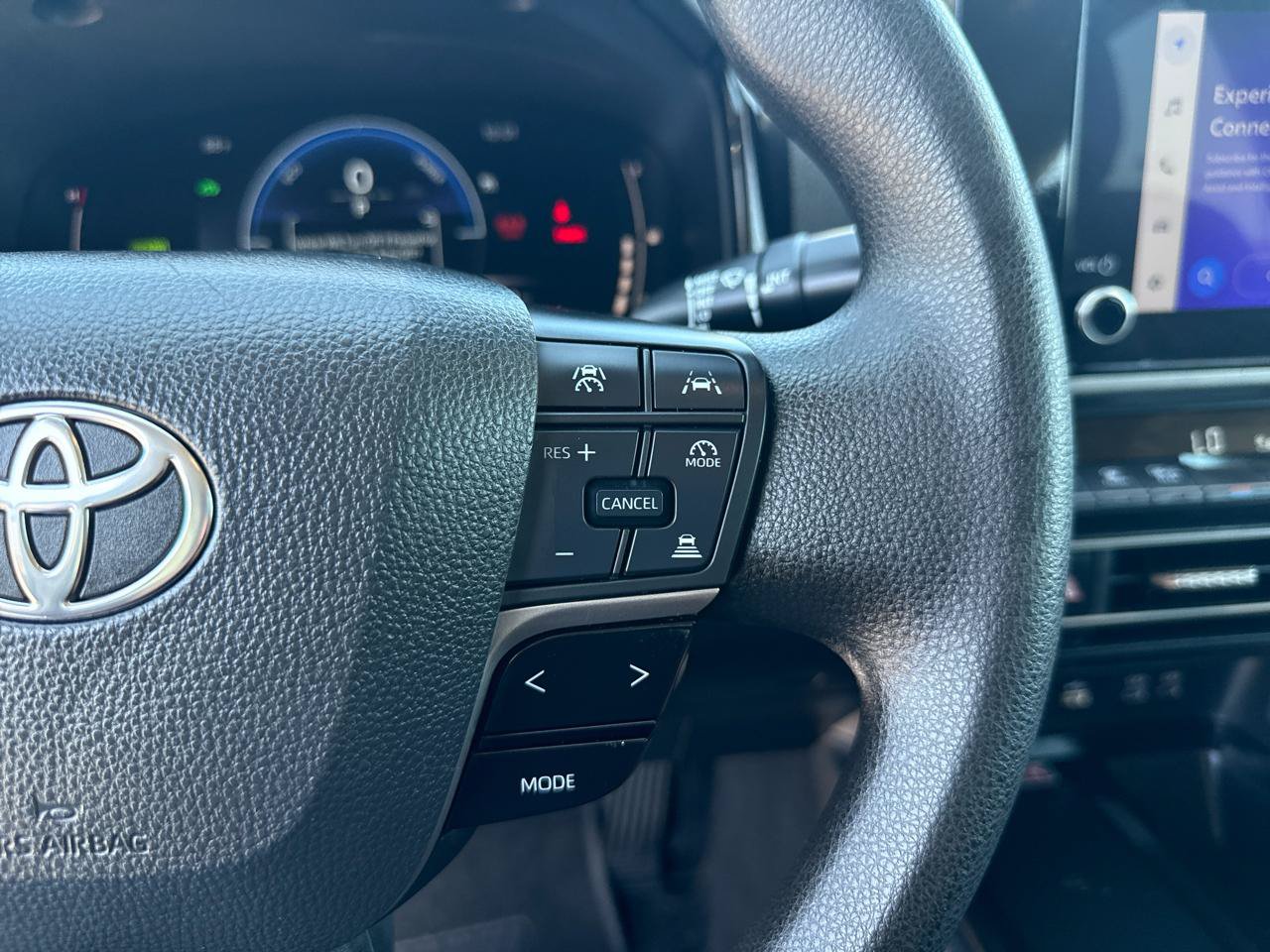 Used 2025 Toyota Camry LE FWD image 15