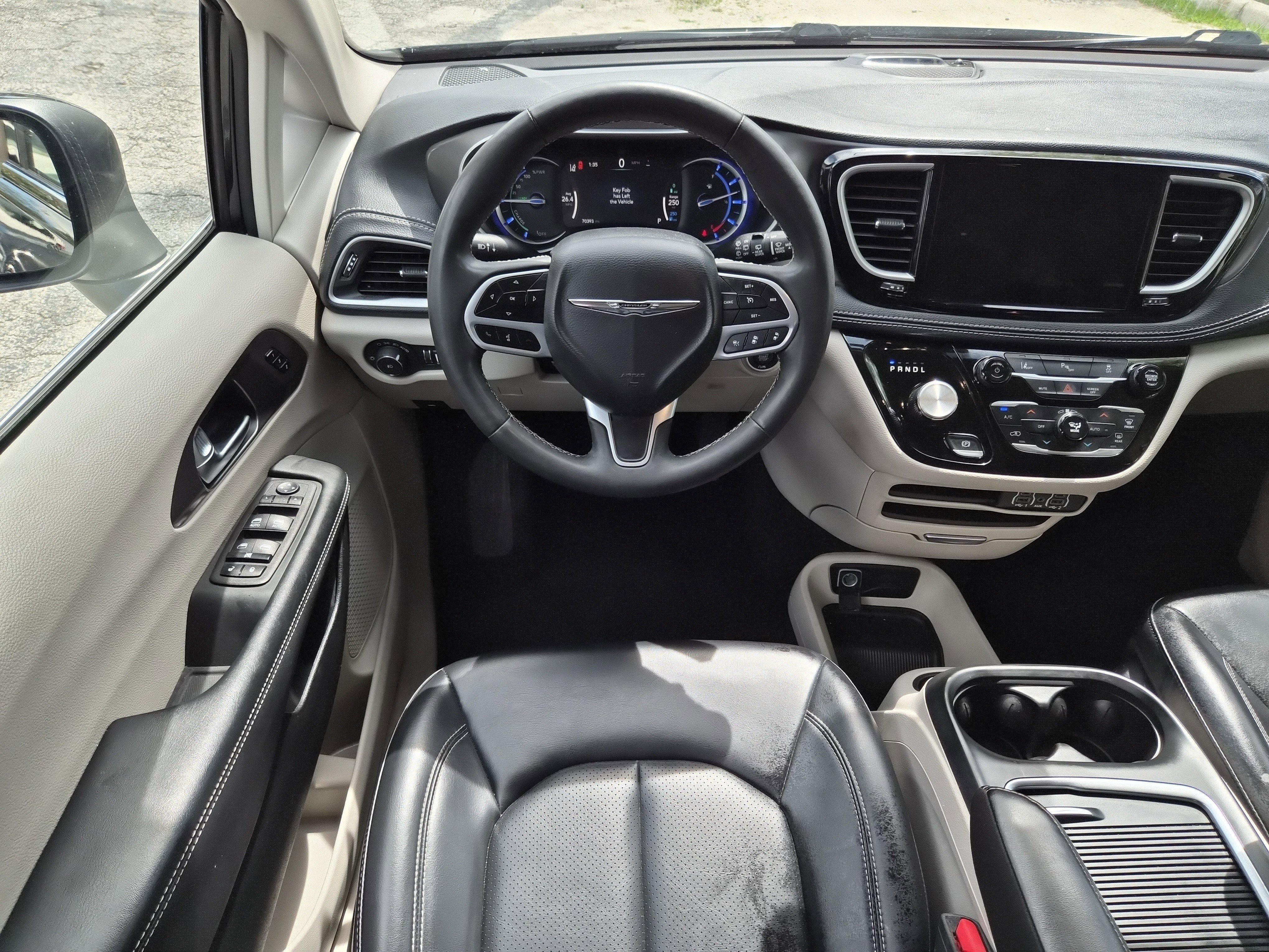Used 2023 Chrysler Pacifica Touring-L image 12