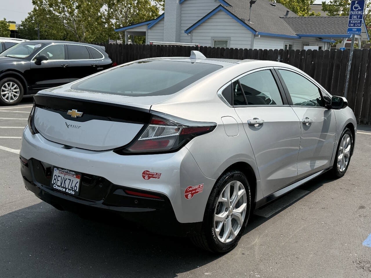 Used 2018 Chevrolet Volt Premier w/ Driver Confidence Package FWD image 6