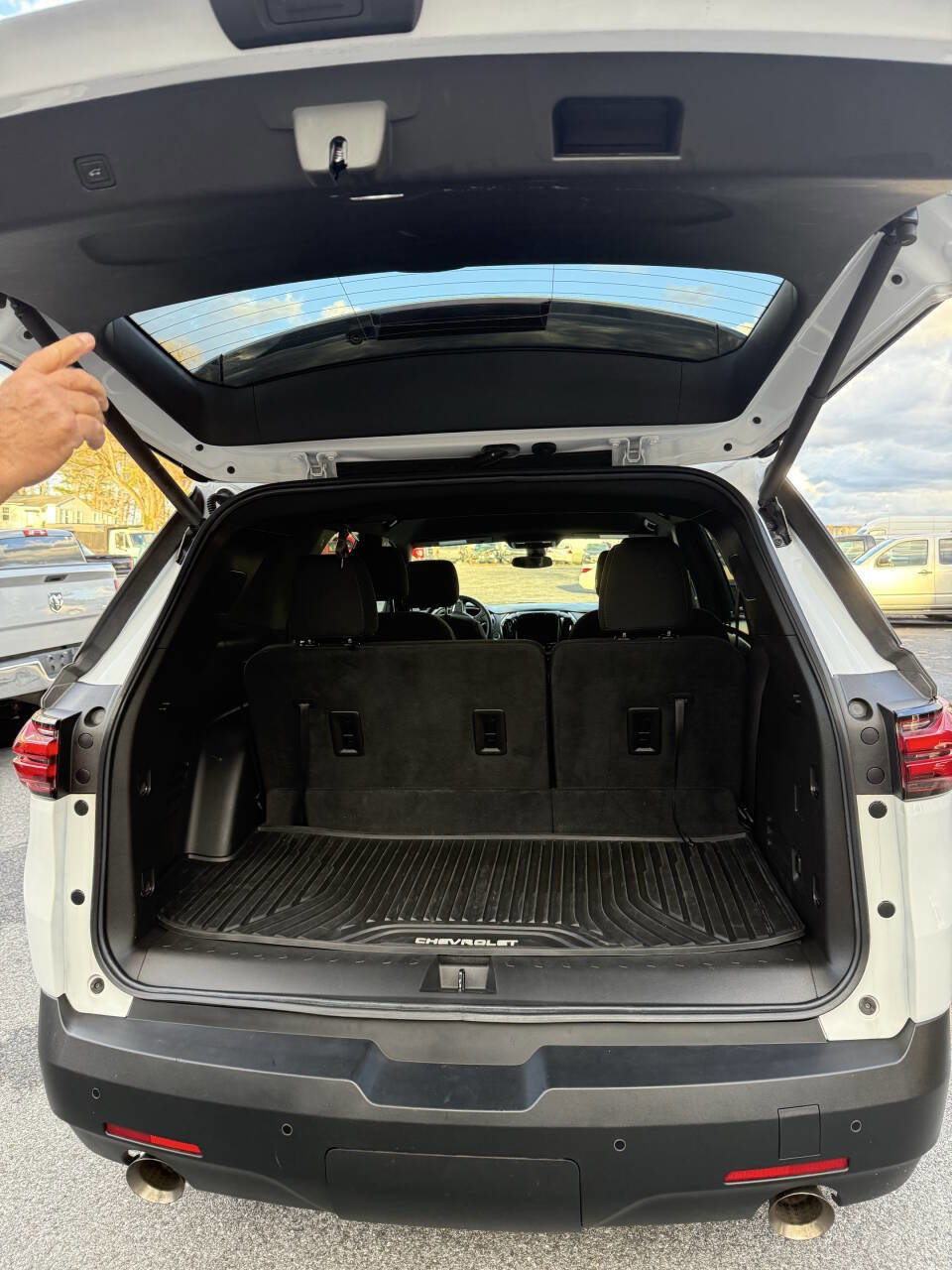 Used 2023 Chevrolet Traverse LT AWD/4WD image 6