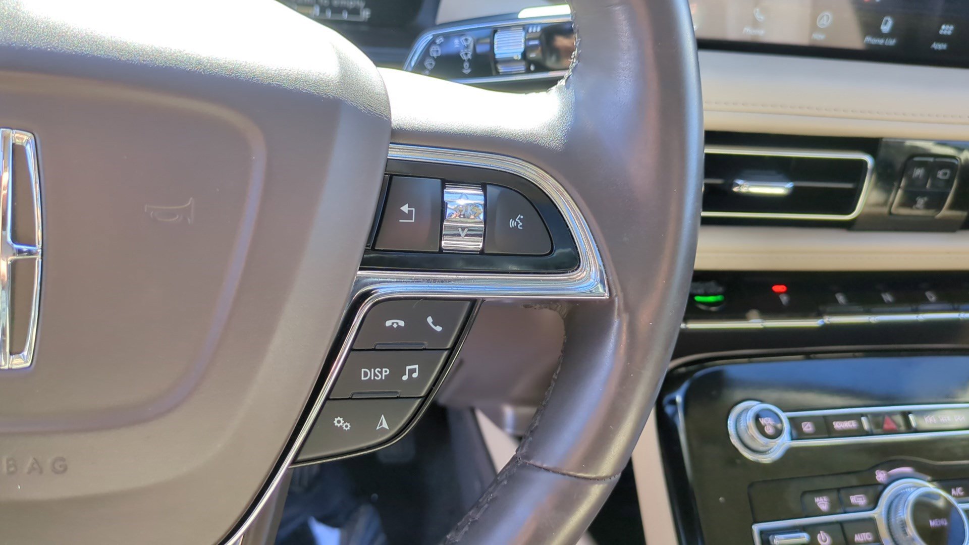 Used 2023 Lincoln Nautilus Reserve image 20