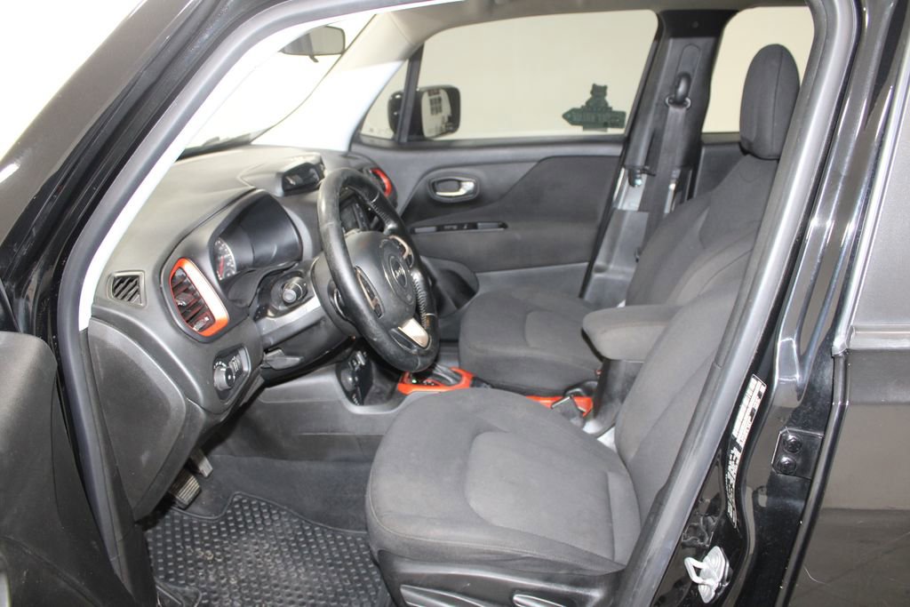 Used 2017 Jeep Renegade Latitude w/ Cold Weather Group image 17