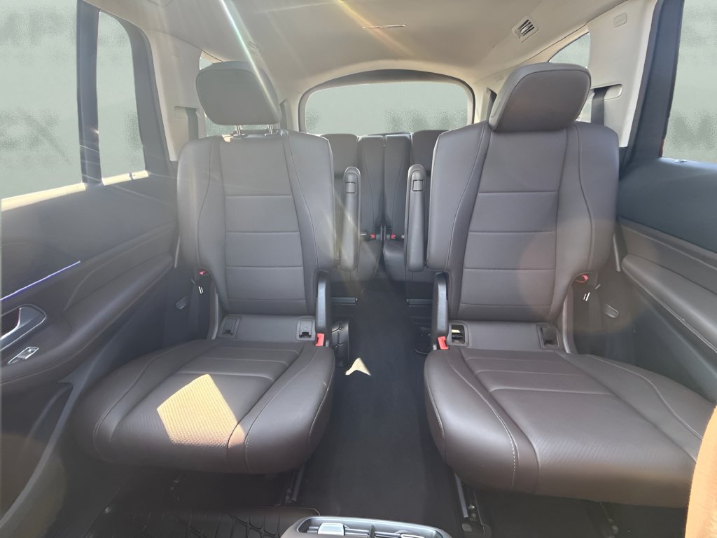 Used 2023 Mercedes-Benz GLS 450 4MATIC image 11