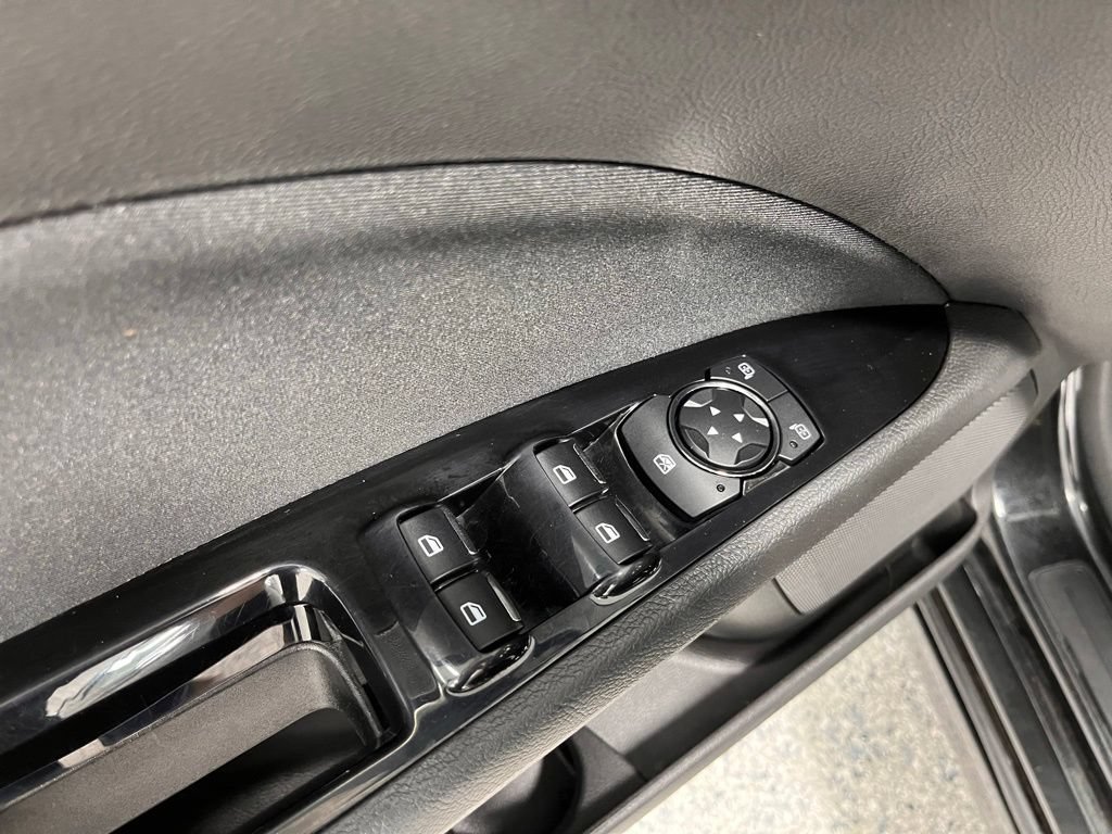 Used 2015 Ford Fusion SE w/ Equipment Group 201A FWD image 5