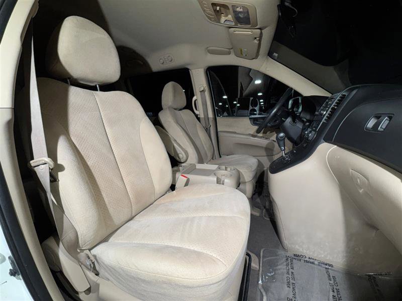 Used 2008 Hyundai Entourage image 14