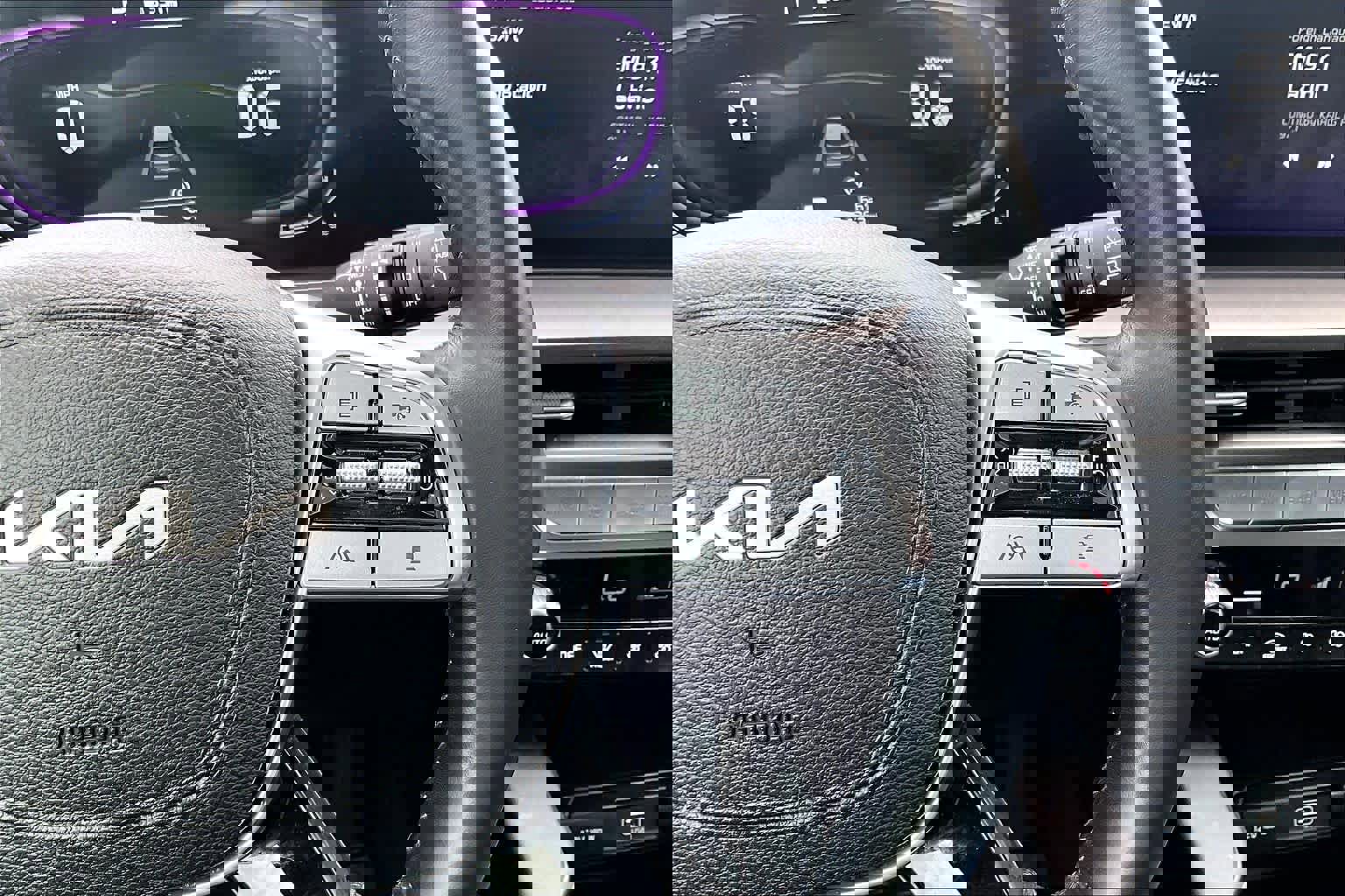 Used 2024 Kia Telluride LX image 23