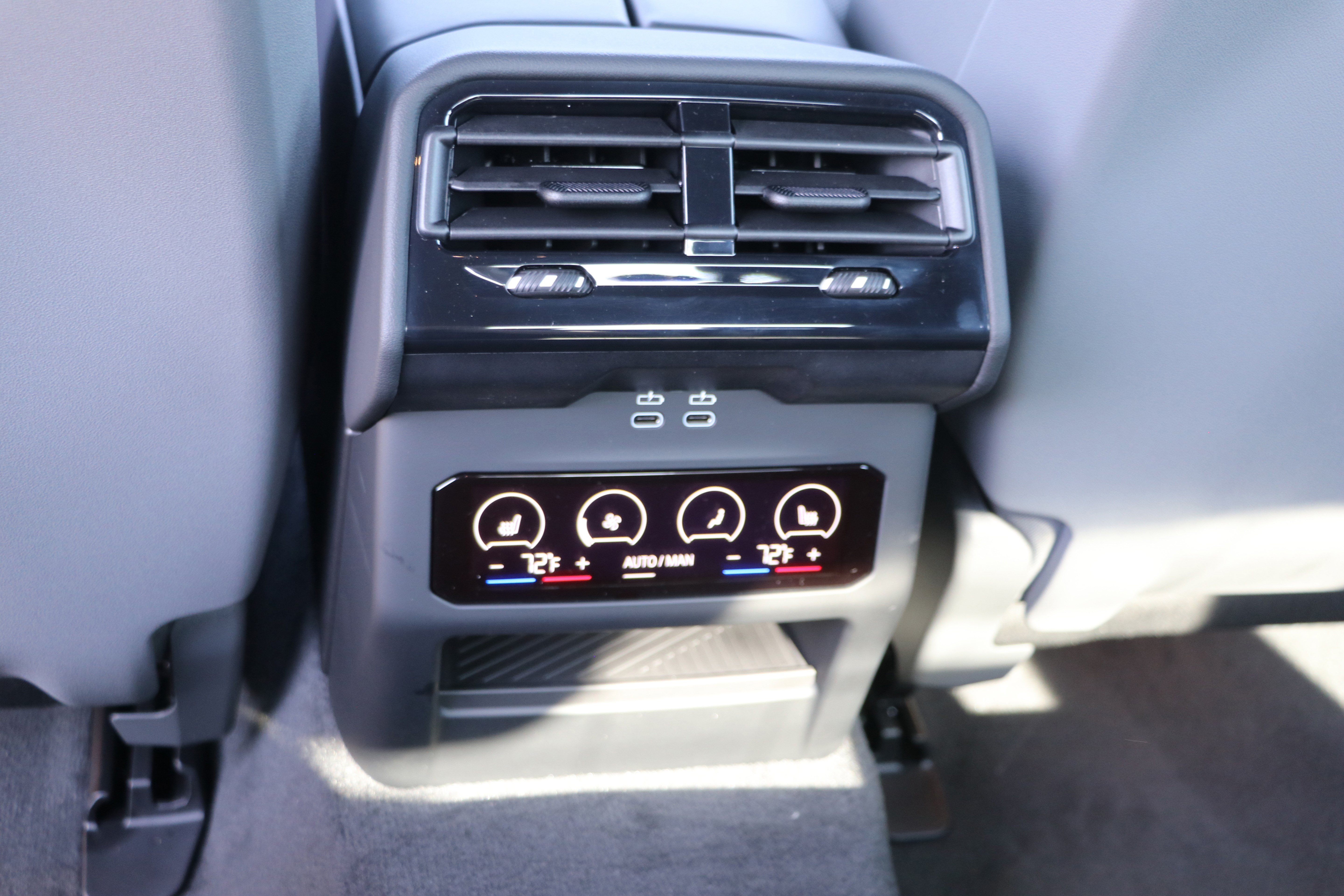 Used 2026 BMW 550e xDrive AWD/4WD image 32