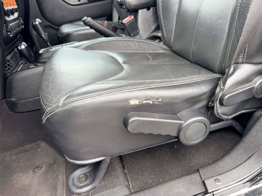 Used 2018 Jeep Wrangler Unlimited Sahara AWD/4WD image 14