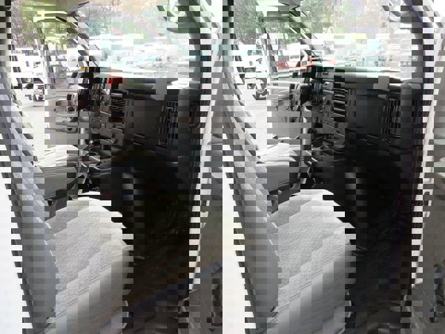 Used 2015 Chevrolet Express 3500 RWD image 16