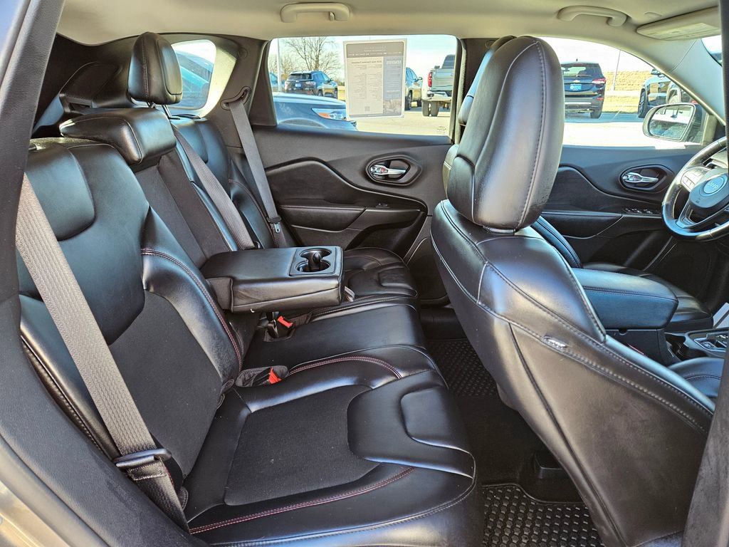 Used 2020 Jeep Cherokee Trailhawk w/ Cold Weather Group image 32