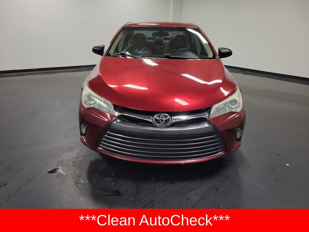 Used 2016 Toyota Camry LE image 2