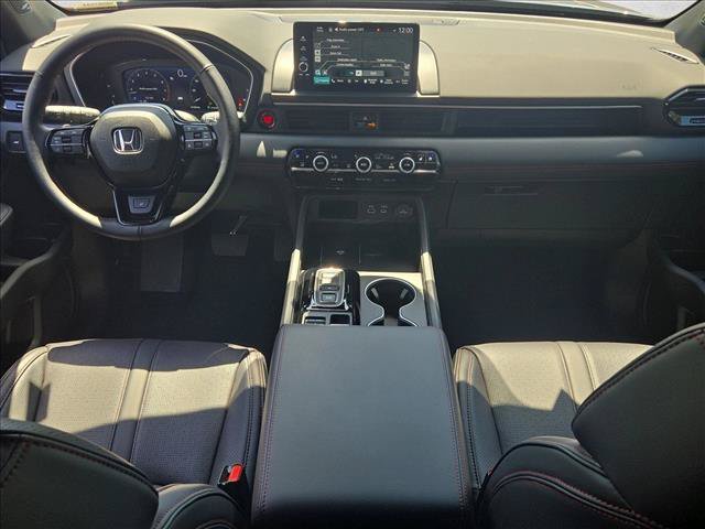 Used 2025 Honda Pilot Black Edition image 18
