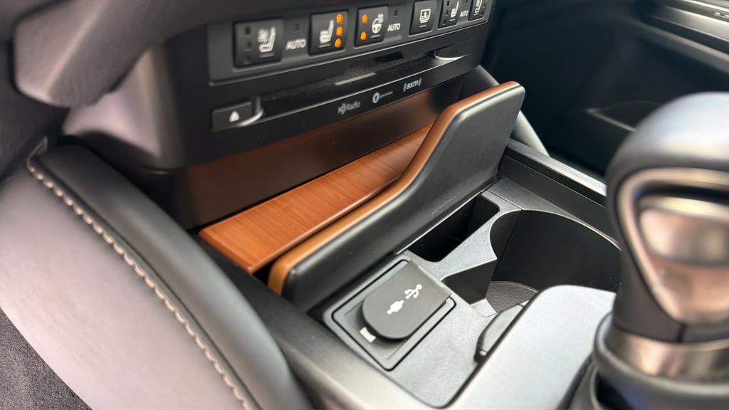 Used 2019 Lexus ES 350 Luxury w/ Accessory Package 2 image 29