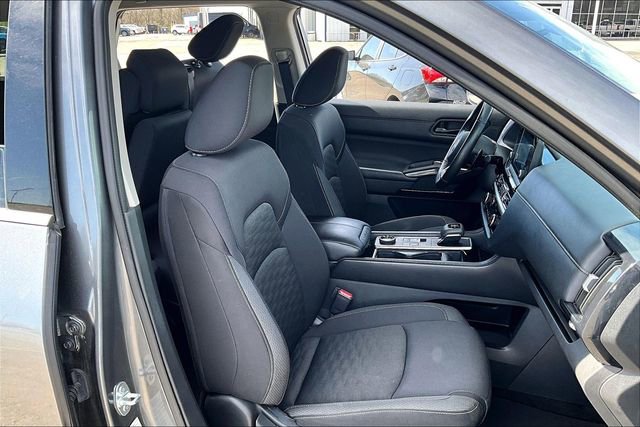 Used 2024 Nissan Pathfinder SV image 29