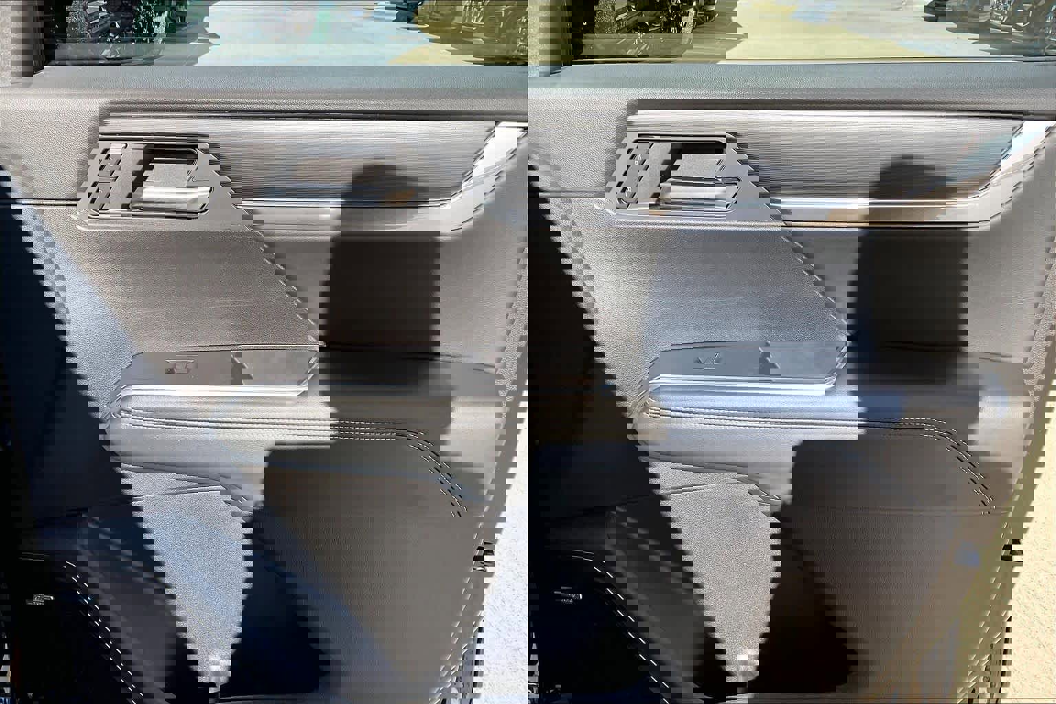 Used 2025 GMC Acadia Elevation image 20