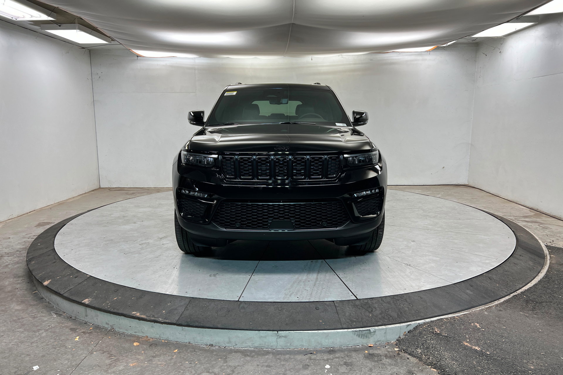 New 2025 Jeep Grand Cherokee Limited w/ Luxury Tech Group II AWD/4WD image 8