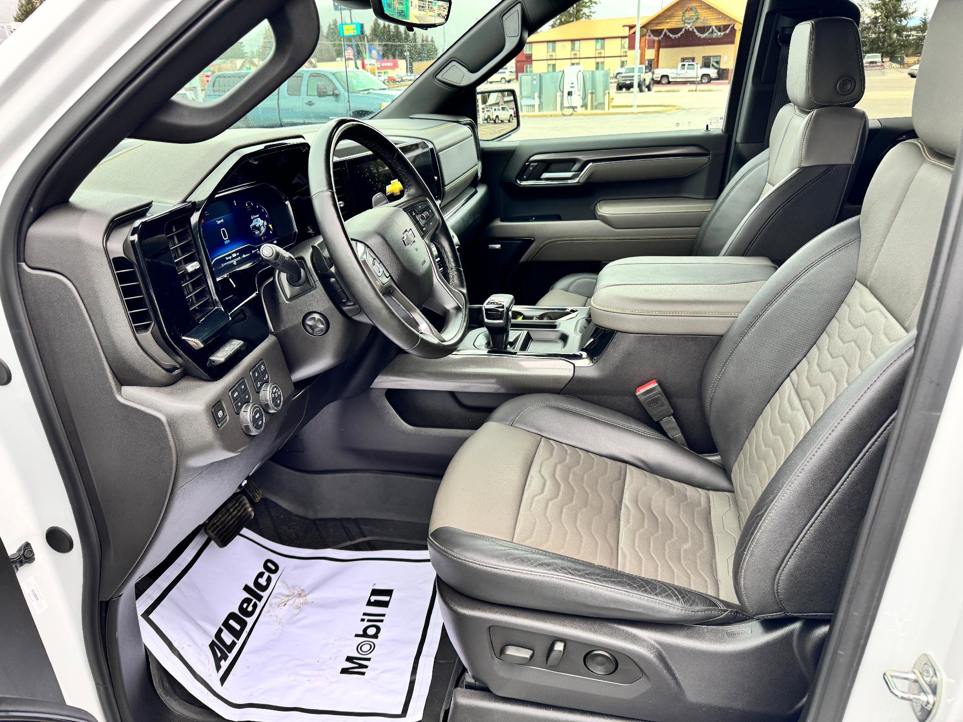 Used 2024 Chevrolet Silverado 1500 ZR2 w/ Technology Package image 9