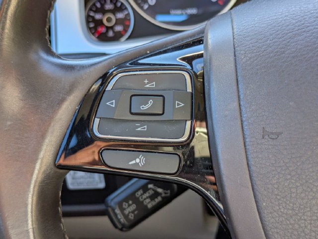 Used 2015 Volkswagen Touareg Sport AWD/4WD image 25