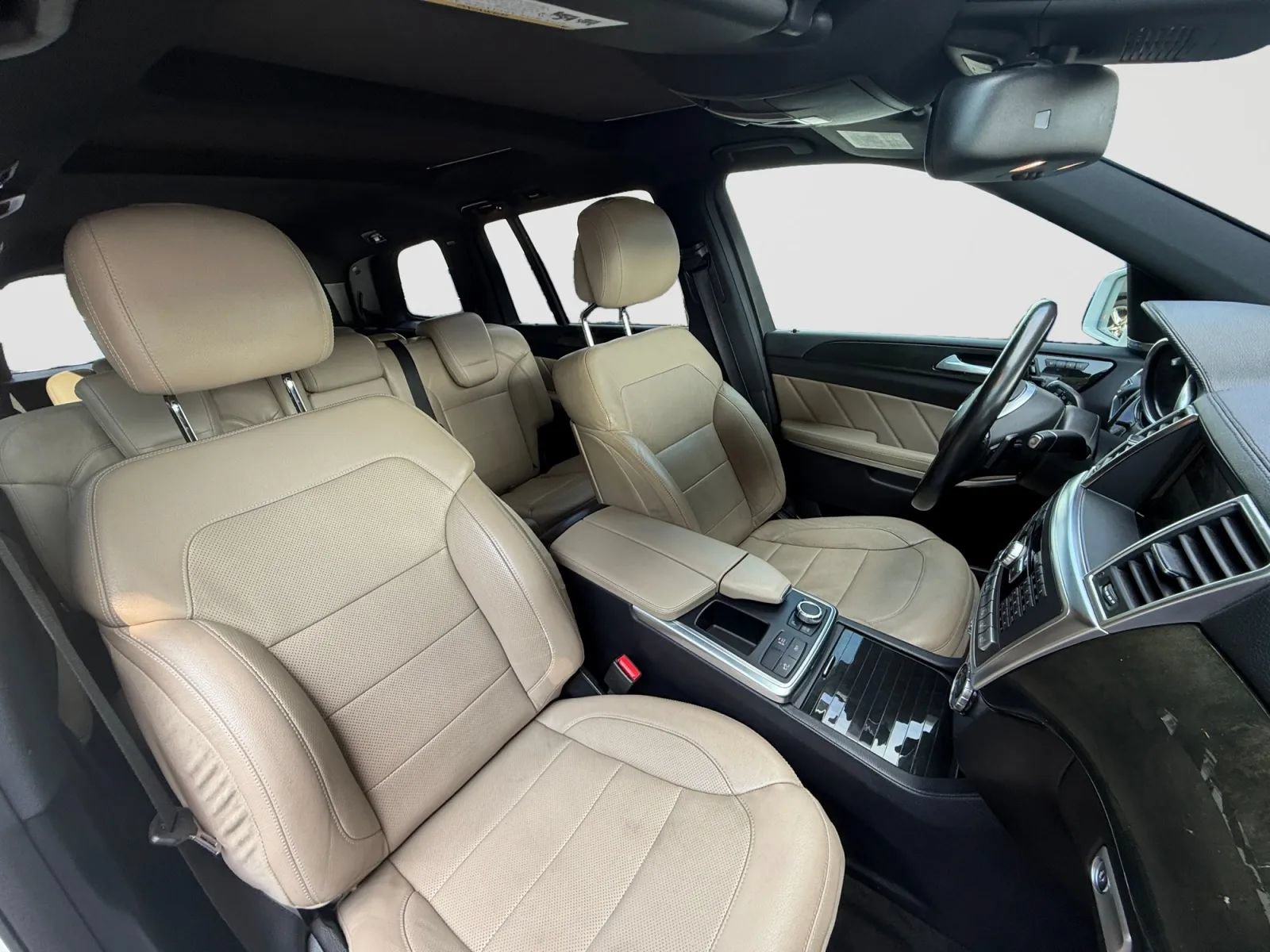 Used 2016 Mercedes-Benz GL 550 4MATIC image 23