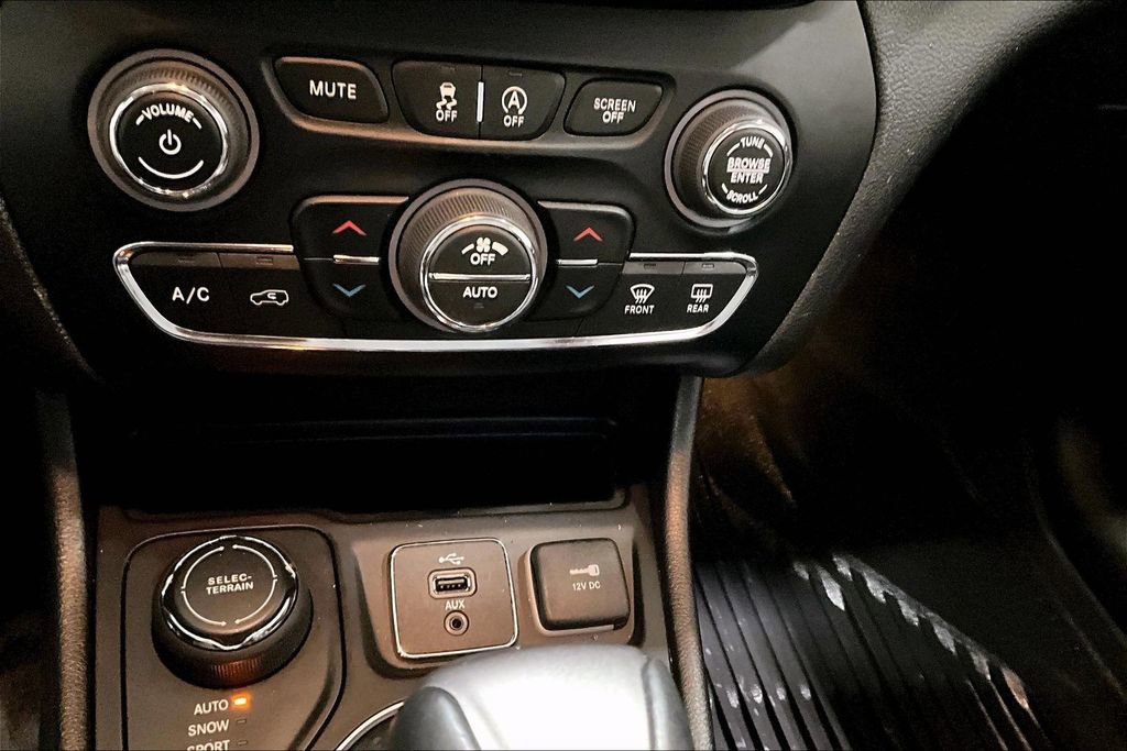 Used 2019 Jeep Cherokee Limited AWD/4WD image 15
