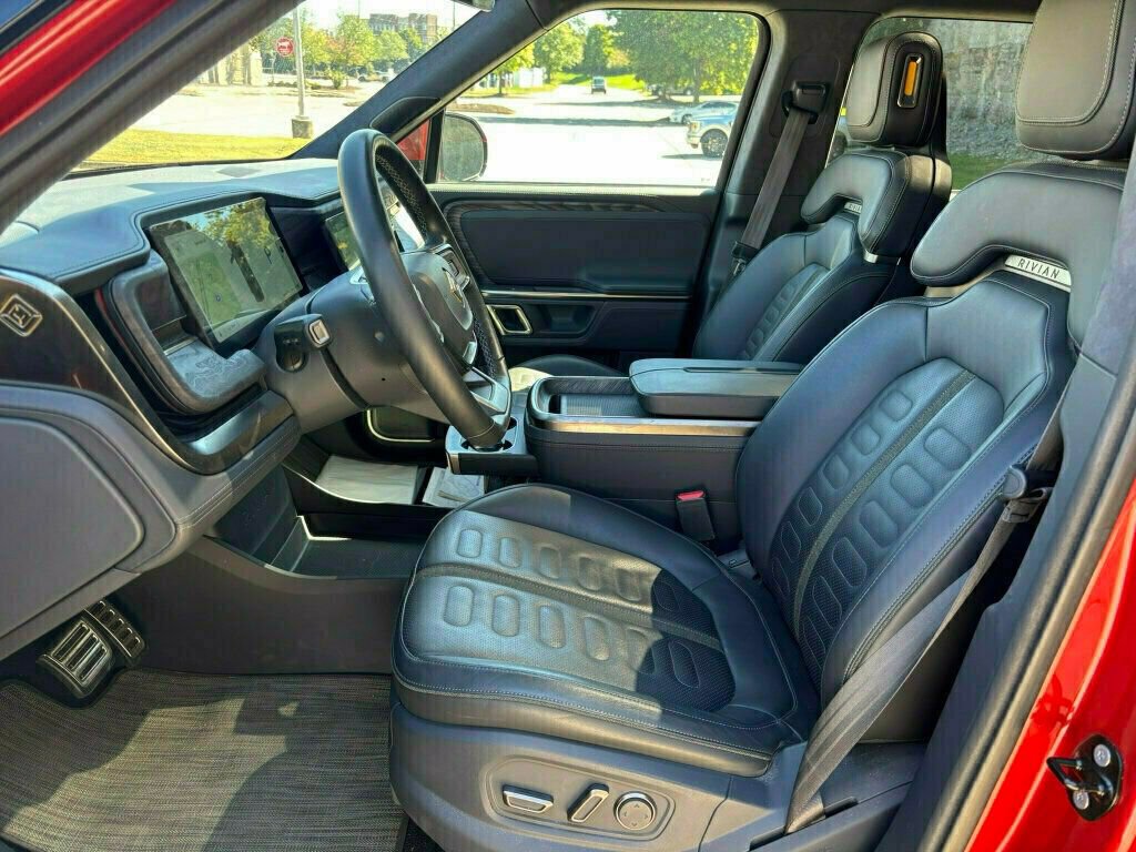 Used 2022 Rivian R1T Launch Edition image 9