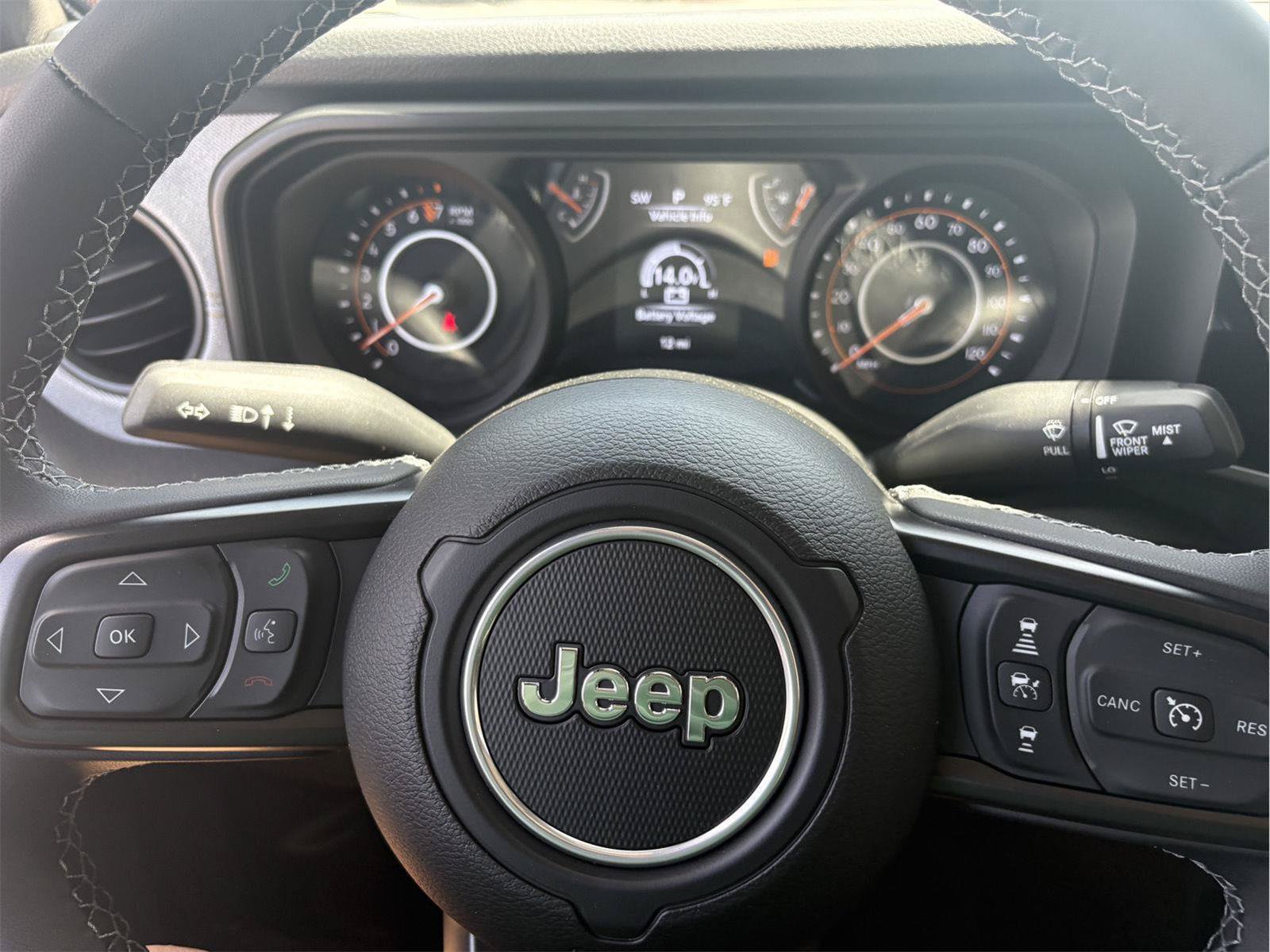 Used 2025 Jeep Gladiator Sport AWD/4WD image 14