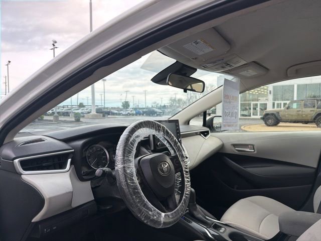 Used 2020 Toyota Corolla LE image 15