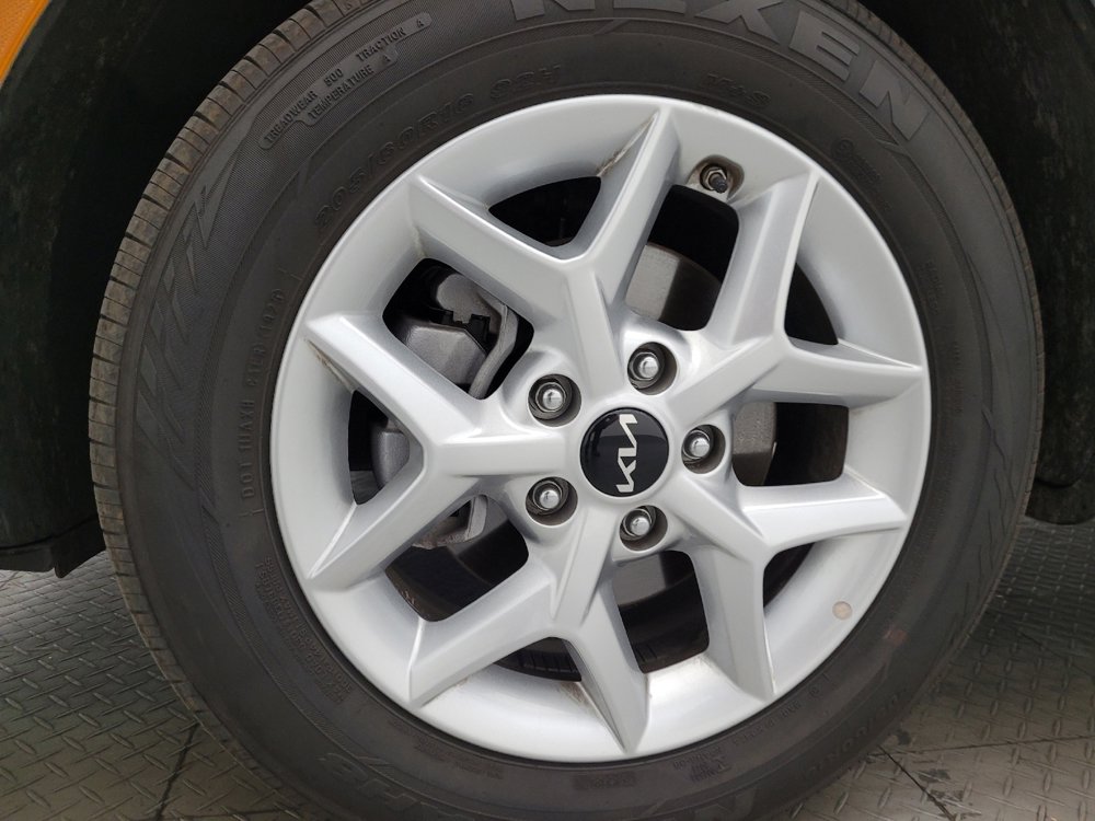 Used 2025 Kia Soul LX FWD image 31