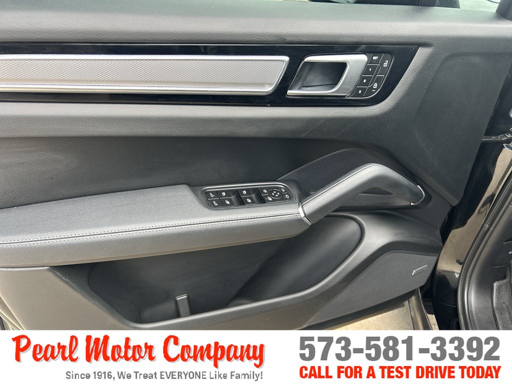 Used 2023 Porsche Cayenne Platinum Edition AWD/4WD image 9