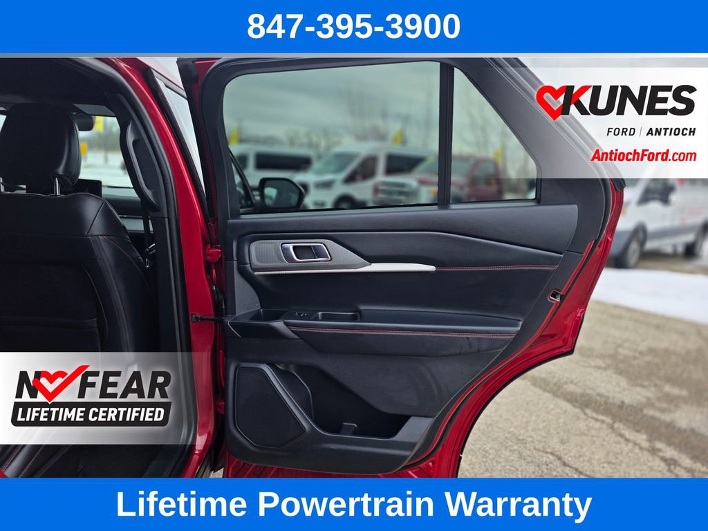 Used 2025 Ford Explorer ST-Line w/ ST-Line Street Pack image 31