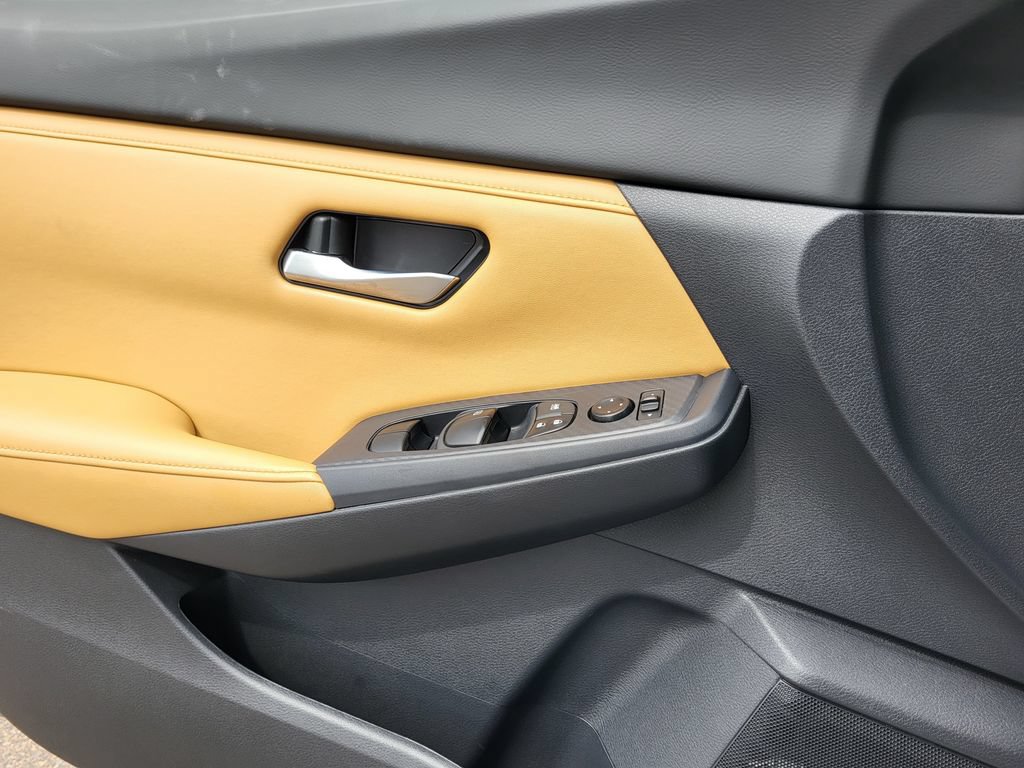 Used 2023 Nissan Sentra SV w/ SV Premium Package FWD image 23