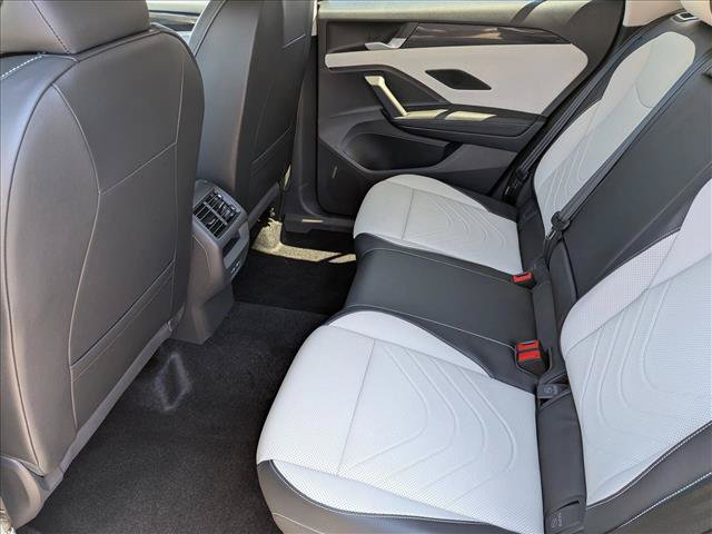 Used 2025 Volkswagen Tiguan SE AWD/4WD image 17