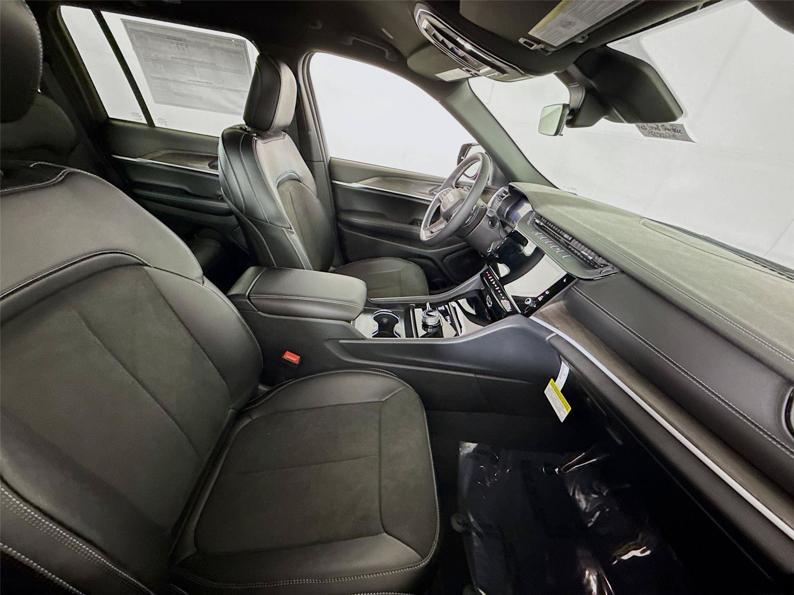 New 2026 Jeep Grand Cherokee Altitude AWD/4WD image 20