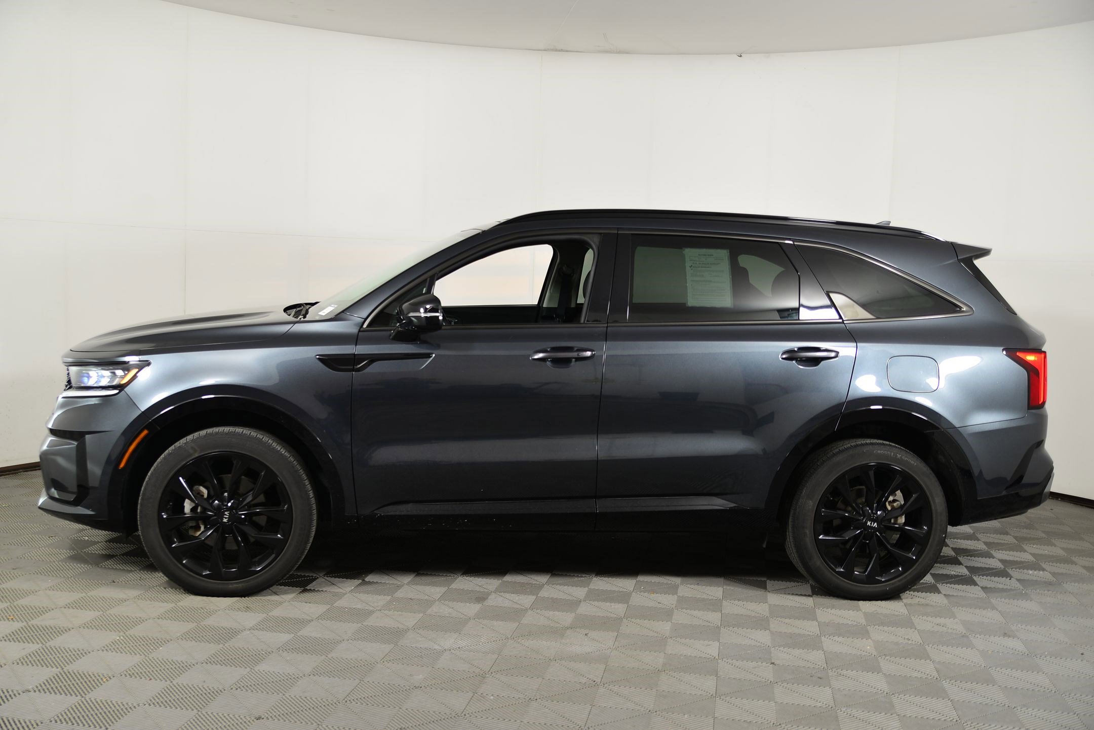 Used 2021 Kia Sorento SX image 2