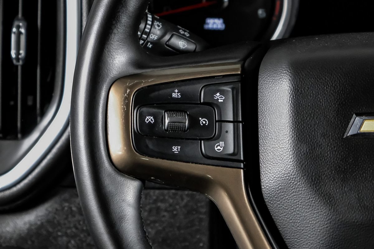 Used 2023 Chevrolet Silverado 3500 High Country w/ Technology Package AWD/4WD image 18