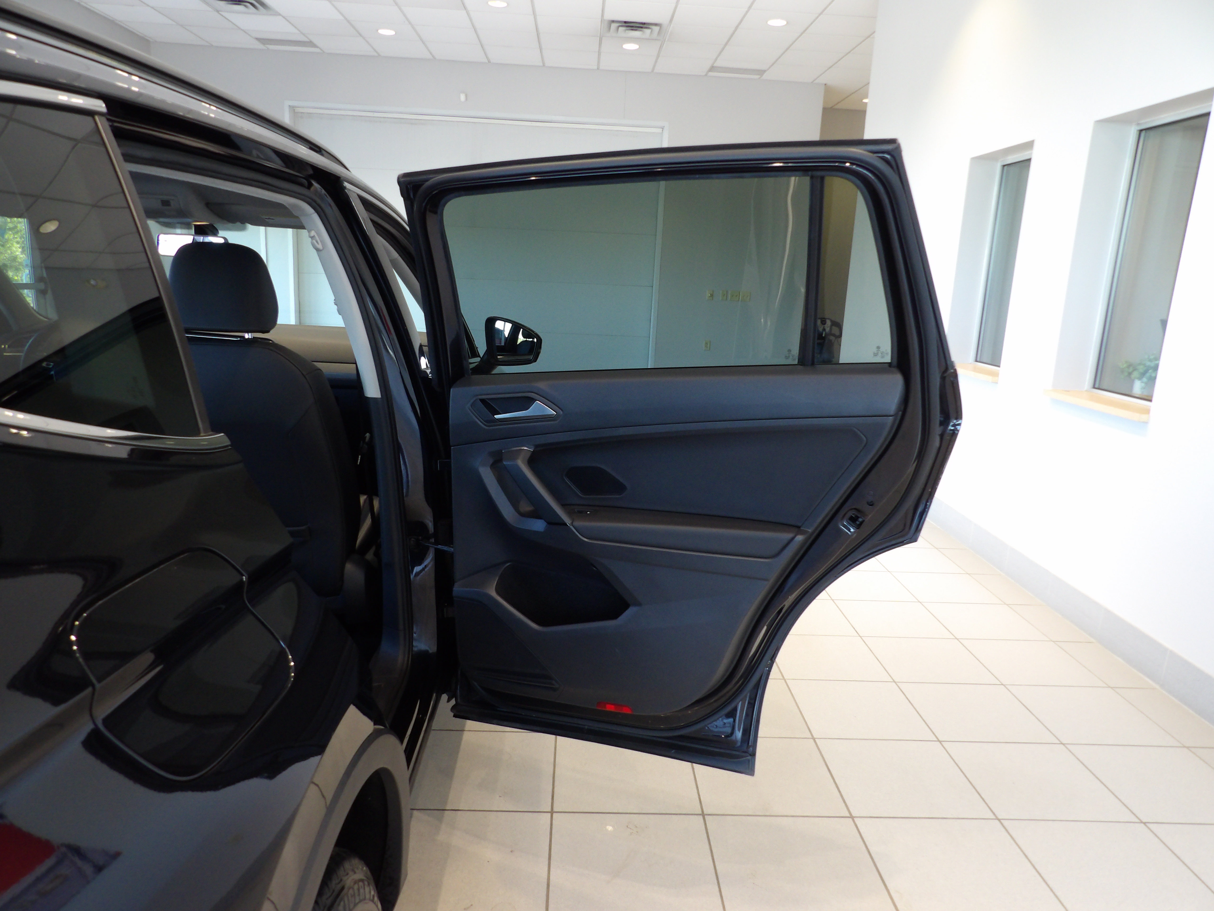 Used 2019 Volkswagen Tiguan SE AWD/4WD image 19