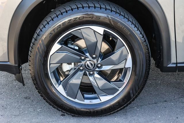 Used 2024 Nissan Rogue SV FWD image 9