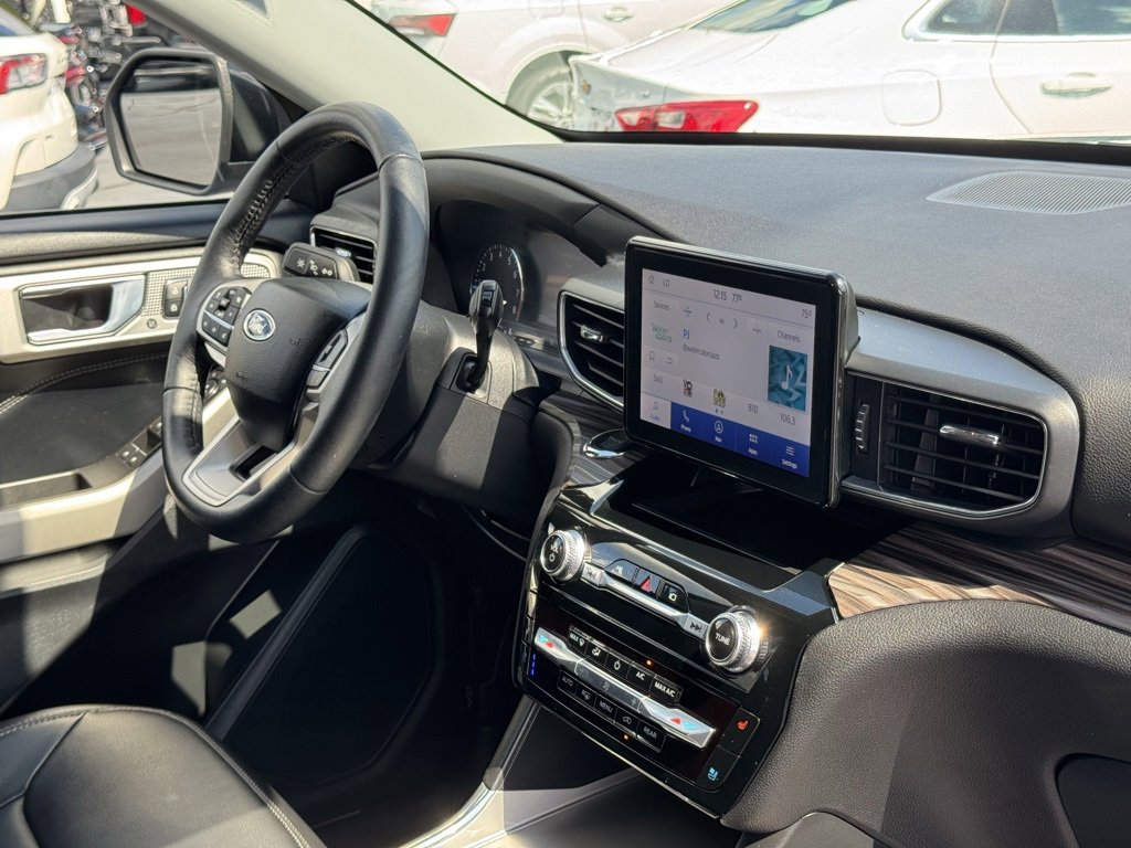 Used 2022 Ford Explorer Limited w/ Equipment Group 301A image 27