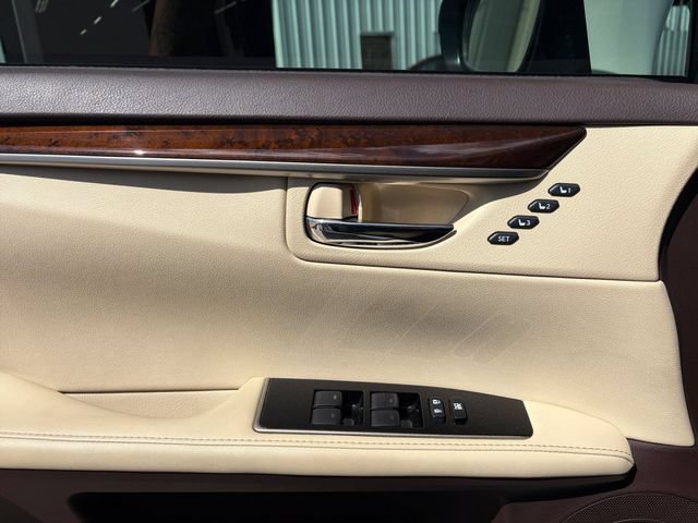 Used 2018 Lexus ES 350 w/ Luxury Package w/Wood Trim FWD image 4