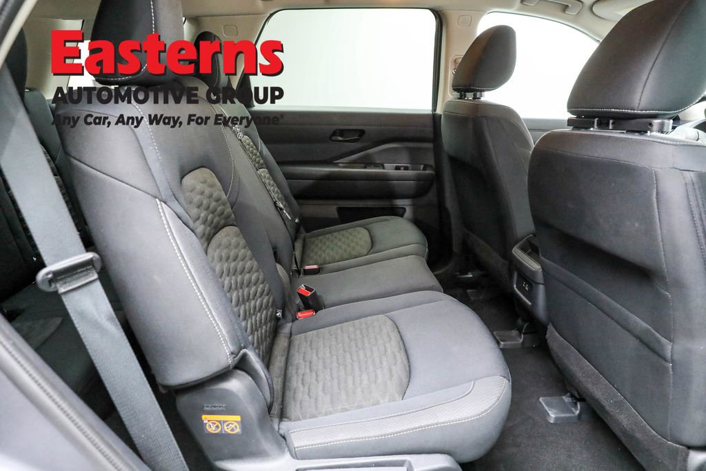 Used 2024 Nissan Pathfinder S image 22