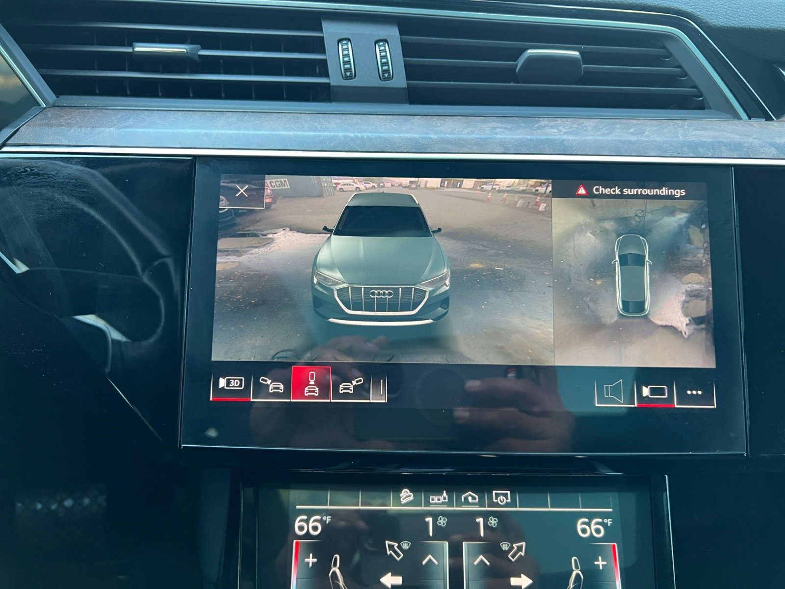 Used 2020 Audi e-tron Premium Plus image 30