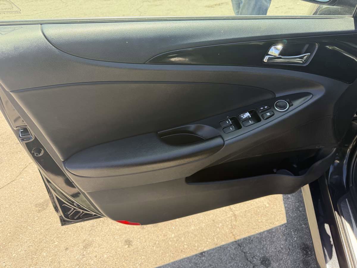 Used 2014 Hyundai Sonata Limited w/ Technology Package 05 FWD image 10