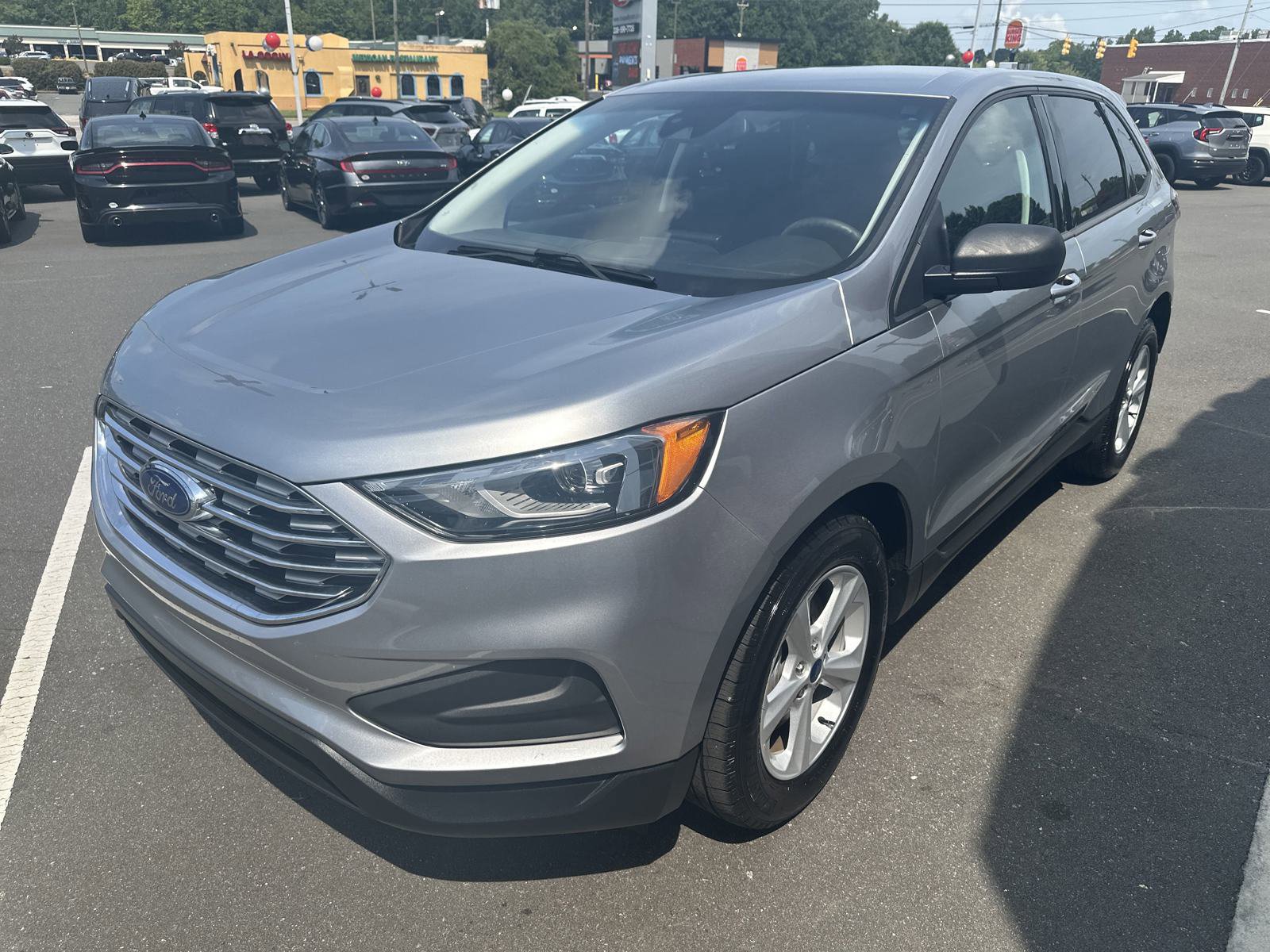 Used 2022 Ford Edge SE image 4