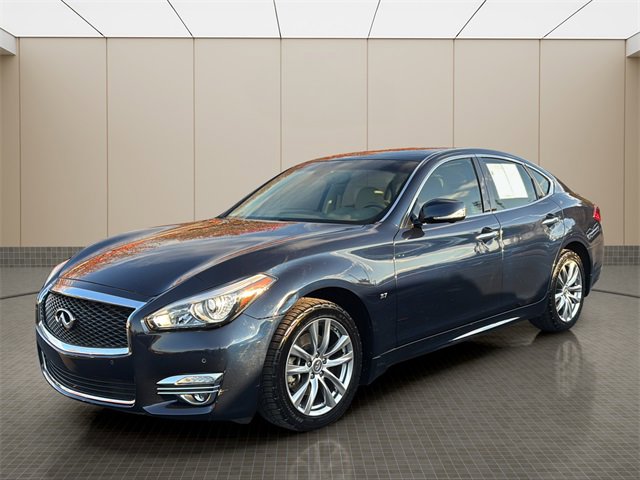 Used 2018 INFINITI Q70 Luxe w/ Cargo Package