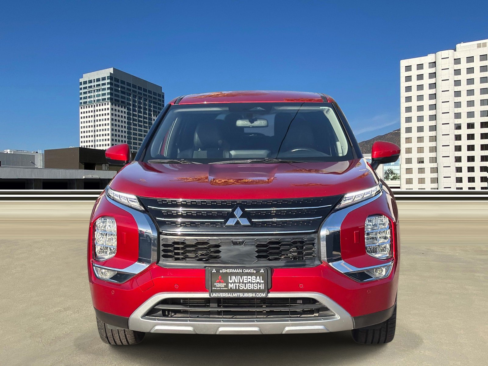 Used 2024 Mitsubishi Outlander AWD image 2