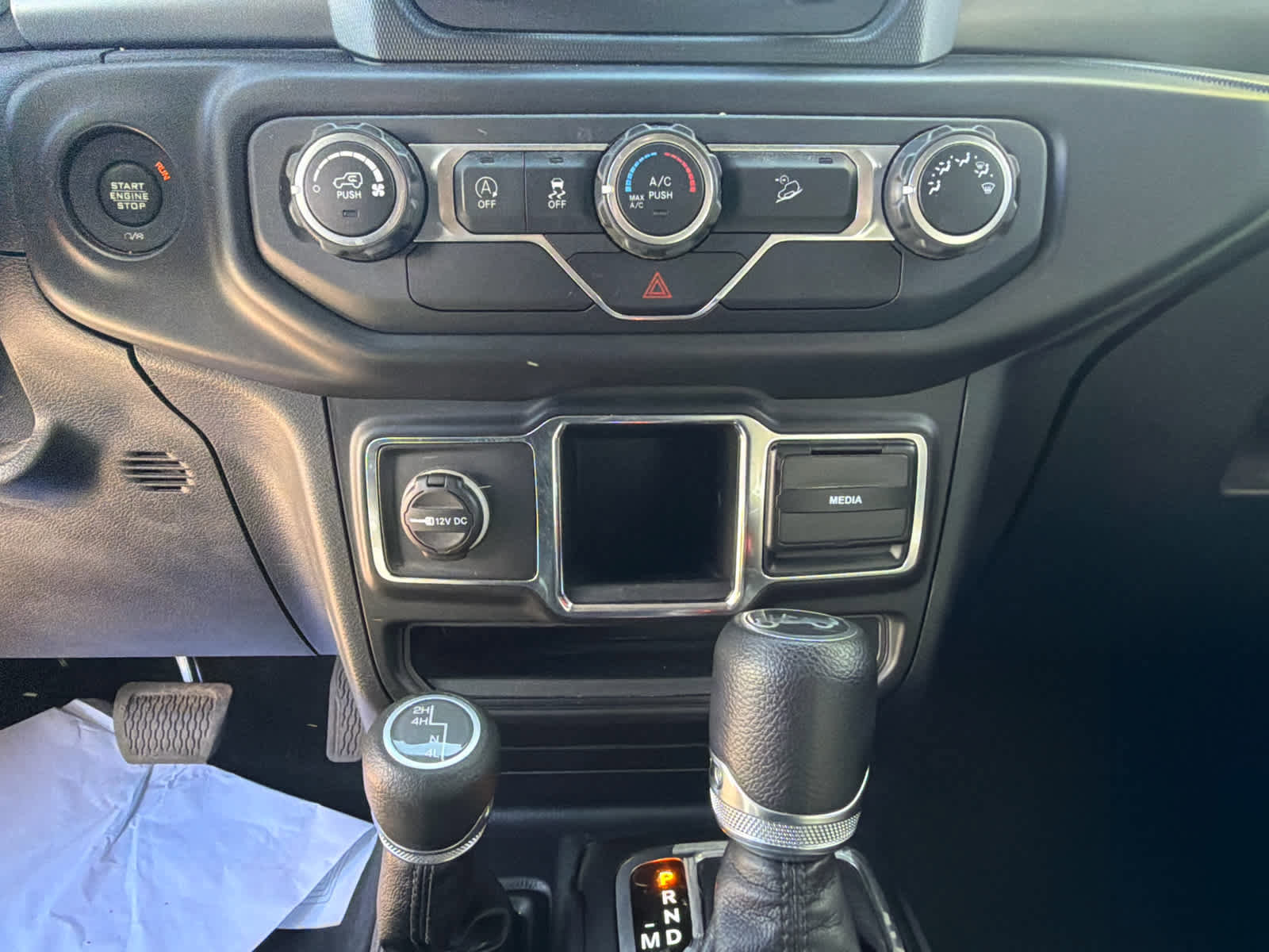 Used 2018 Jeep Wrangler Unlimited Sport image 29