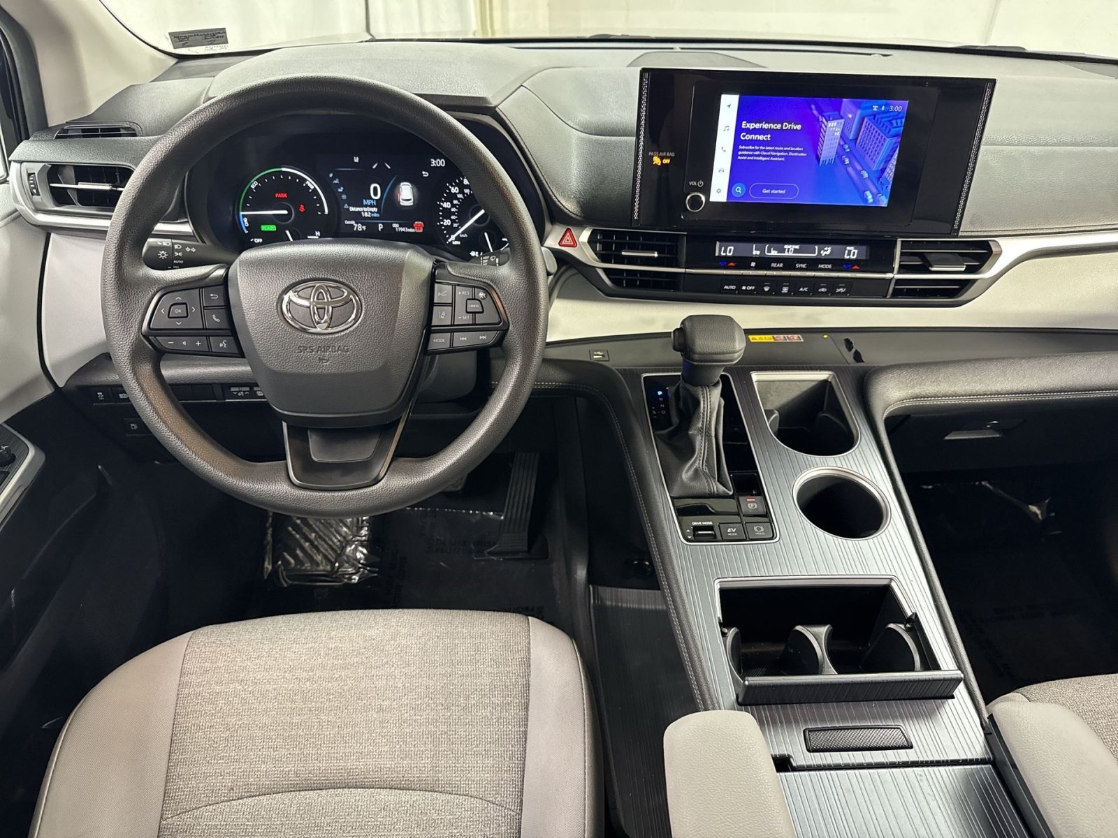 Used 2025 Toyota Sienna LE AWD/4WD image 35