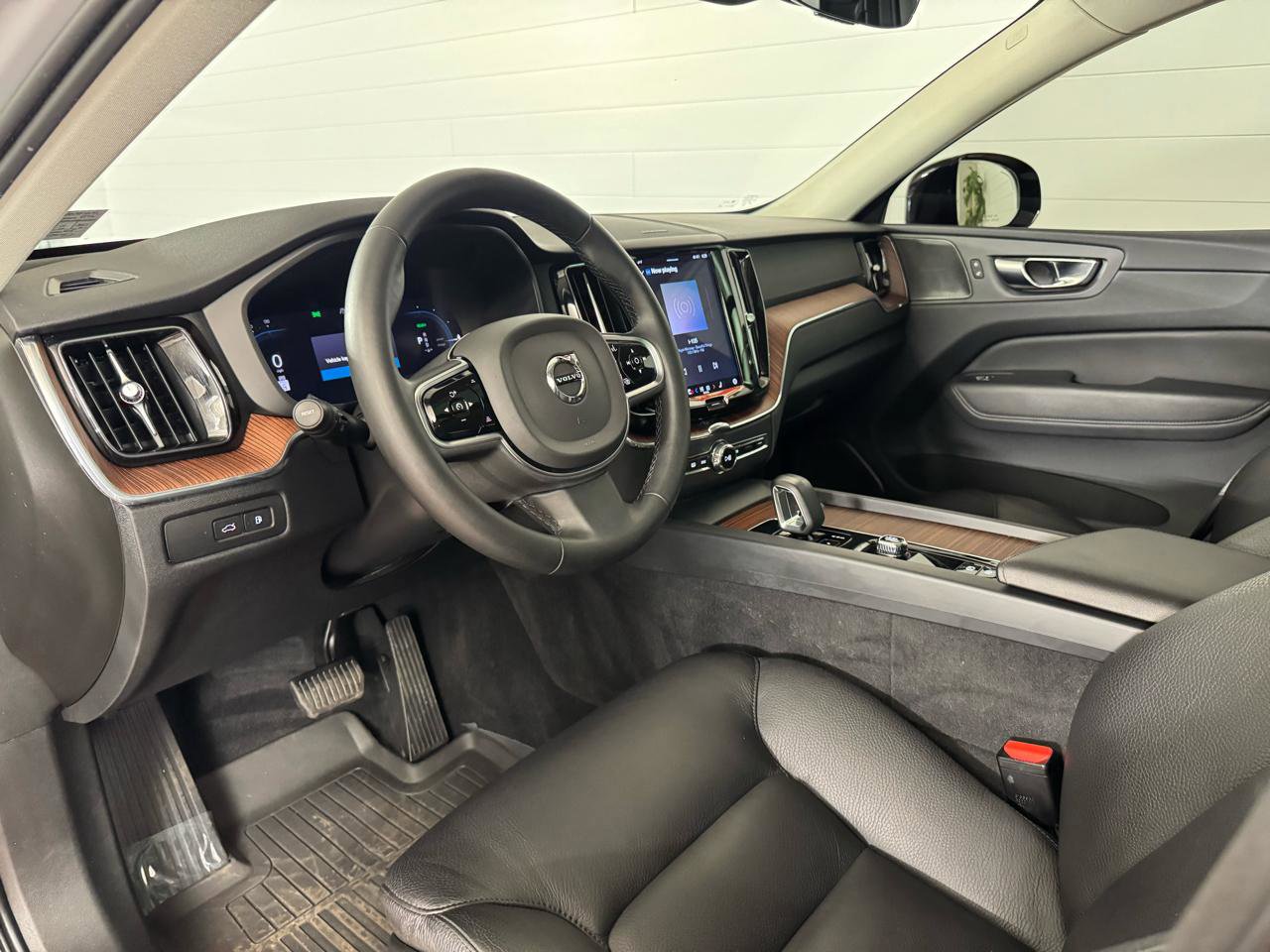 Used 2023 Volvo XC60 T8 Plus w/ Climate Package image 12