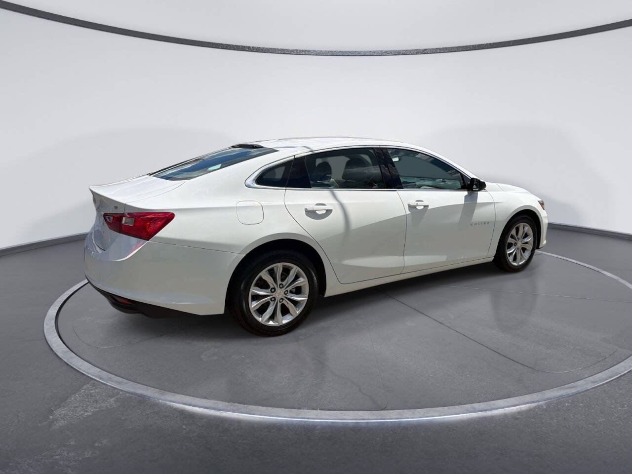 Used 2023 Chevrolet Malibu LT FWD image 3